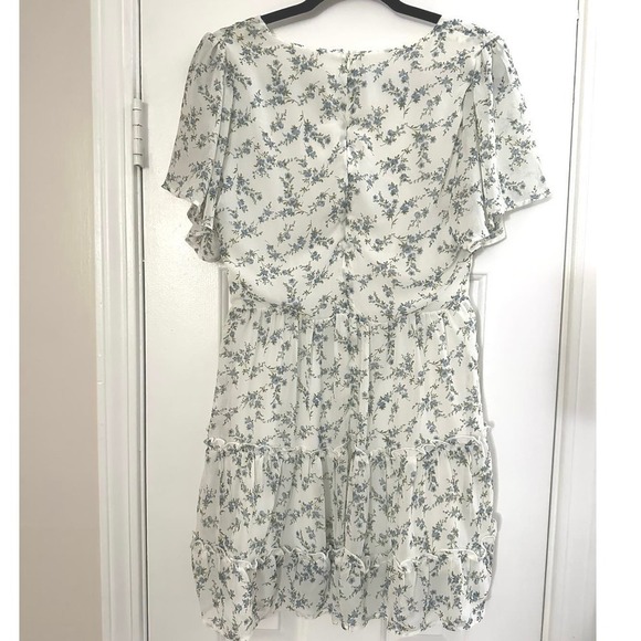 Lulu’s X Lush So True White Floral Print Tiered Short Sleeve Mini Dress Medium - Picture 4 of 7